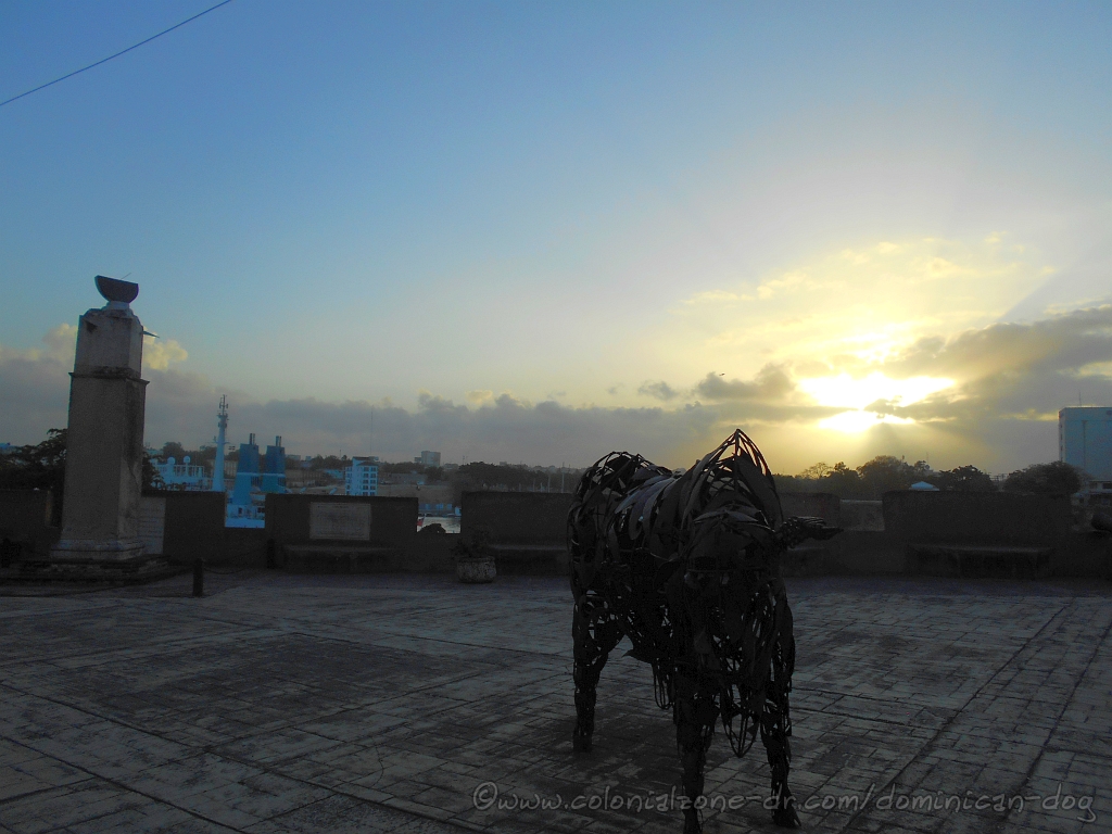 The bull at the Plaza Reloj de Sol as the sky brightens